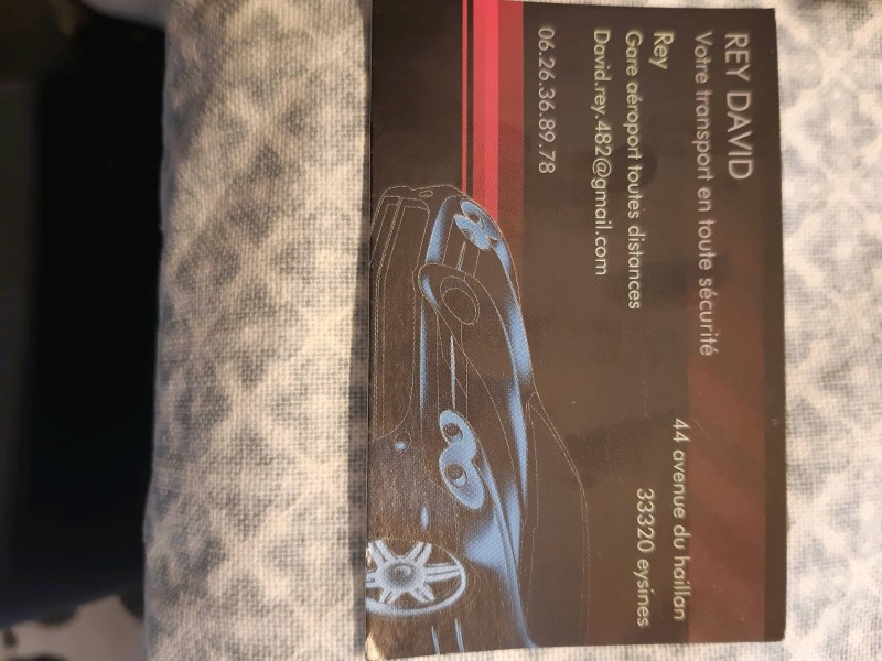 Chauffeur privé pour un déplacement professionnel avec un véhicule haut standing à Andernos-les-Bains