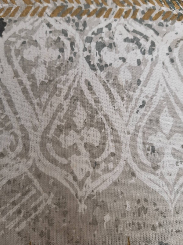 Réalisation d'un chignon bas pour un mariage à Bordeaux Caudéran