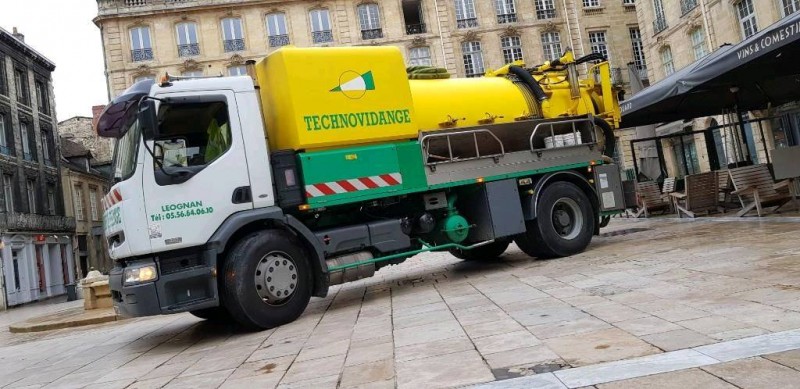Mise en place de toilettes pour personnes à mobilité réduite à Cestas