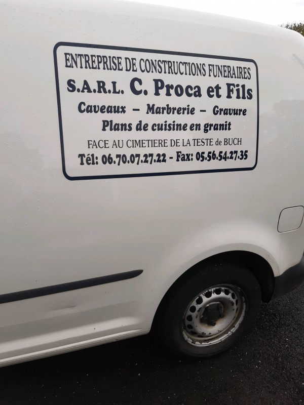 Composition florale et bouquet pour pierre tombale à La Teste de Buch