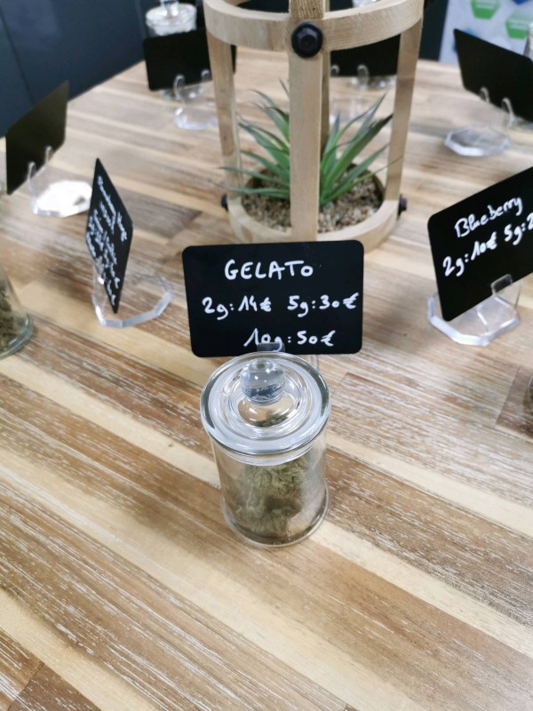 Acheter des fleurs de CBD pas cher gelato à Biscarrosse