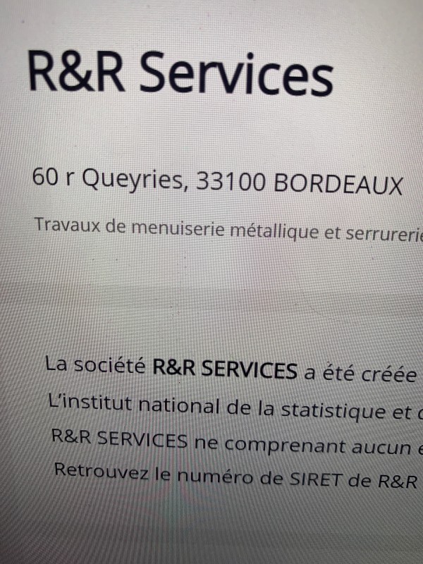 Entreprise de menuiserie pour faire installer une porte de garage à Pessac.