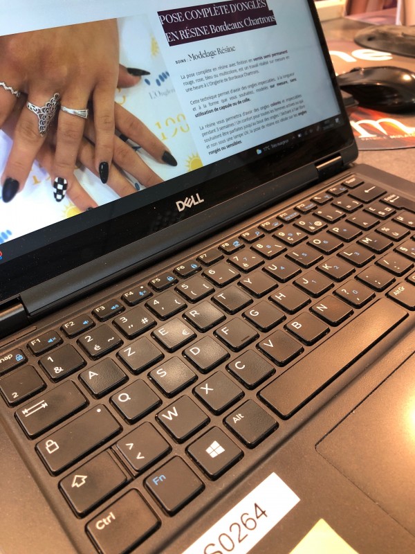 Acheter des produits et soins type shampooing dans un magasin spécialisé pour professionnels à Bordeaux