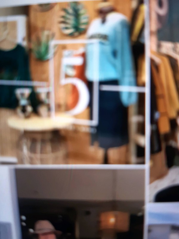 Magasin de prêt-à-porter féminin dans le centre-ville d'Andernos-les-Bains