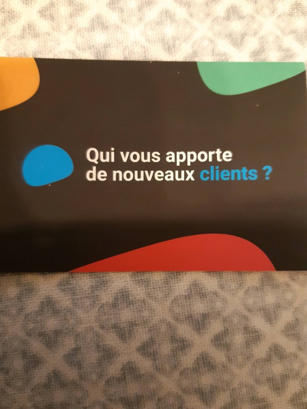 Aménagement intérieur avec des plafonds suspendus et tendus à Bordeaux