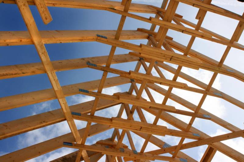 Installation d'une charpente traditionnelle d'une maison à Taussat sur le Bassin d'Arcachon