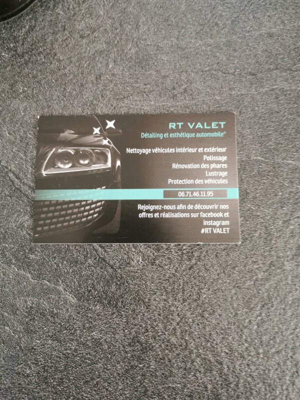 Professionnel du detailing pour le nettoyage d'un 4x4 de luxe sur le secteur de Parentis en Born proche du Bassin d'Arcachon.