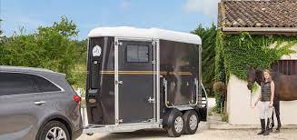 vente de vans et remorques pour chevaux haut de gamme en gironde